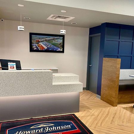 Howard Johnson By Wyndham Winnipeg West Экстерьер фото