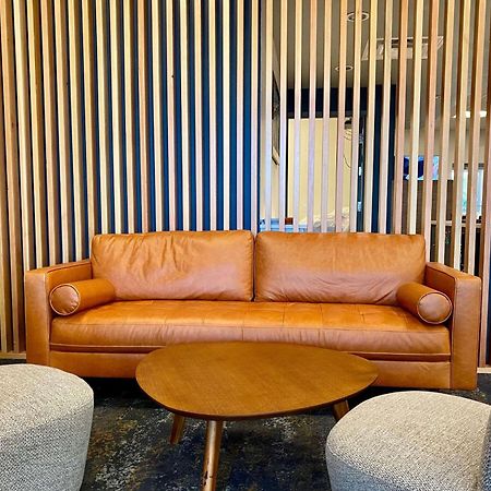 Howard Johnson By Wyndham Winnipeg West Экстерьер фото