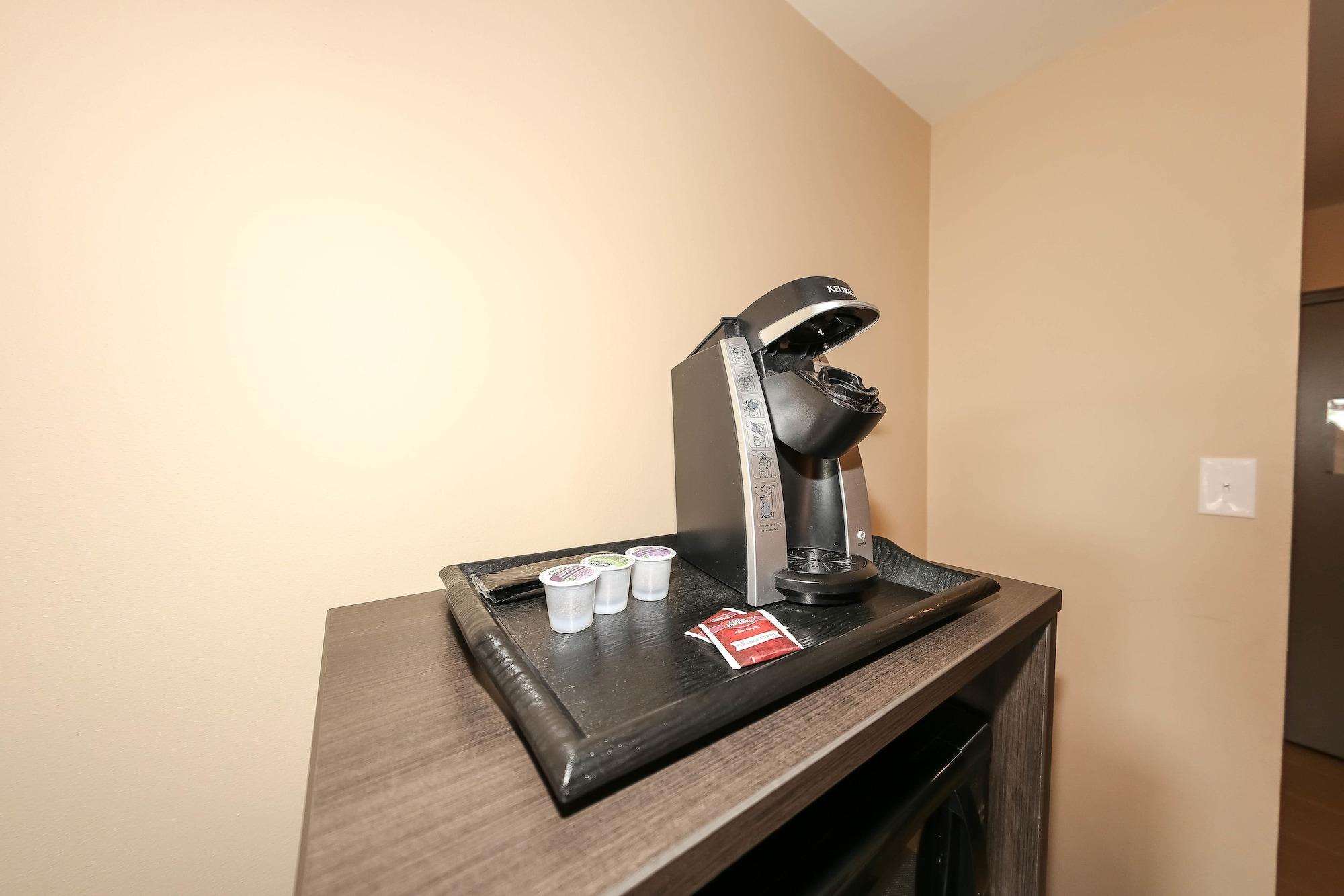 Howard Johnson By Wyndham Winnipeg West Экстерьер фото